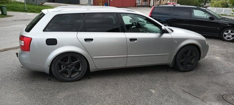 Silver Begagnad 2003 Audi A4 Comfort Kombi | 12 000 kr (Marknadspris) - Bild 1/4