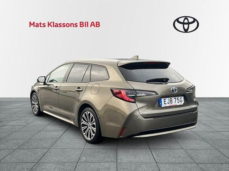 Begagnad Toyota Corolla Style 124 HK (91 kW) 2020 Grön Kombi