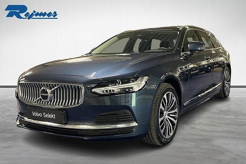 Mörkblå Begagnad 2022 Volvo V90 Core Kombi | 379 900 kr (Marknadspris) - Bild 1/4