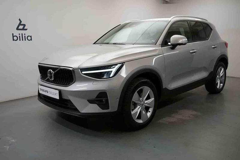 Silver Begagnad 2024 Volvo XC40 SUV | 355 900 kr (Bra pris) - Bild 1/1