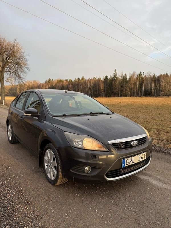 Begagnad 2009 Ford Focus Halvkombi | 45 000 kr (Lite dyr) - Bild 1/4