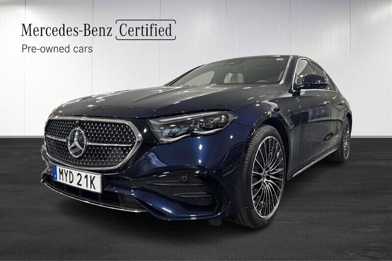 Mörkblå (blue) Begagnad 2025 Mercedes E300 AMG Line Premium Sedan | 789 900 kr (Dyr) - Bild 1/4