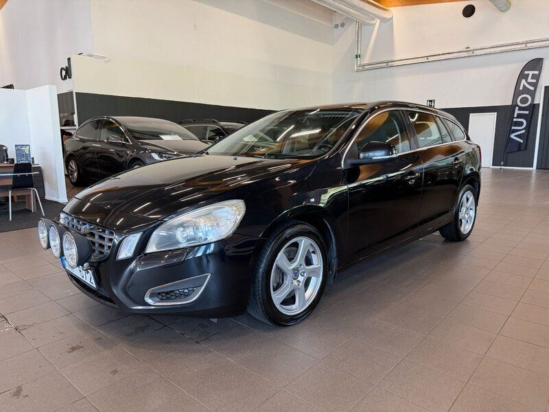 Svart Begagnad 2012 Volvo V60 Momentum Kombi | 99 900 kr (Bra pris) - Bild 1/4