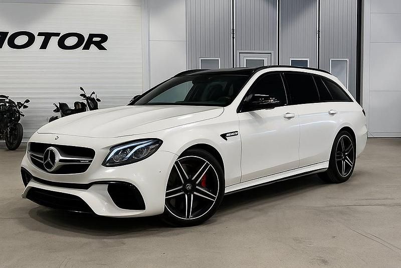 Vit Begagnad 2018 Mercedes E63S AMG AMG Kombi | 699 900 kr (Bra pris) - Bild 1/4