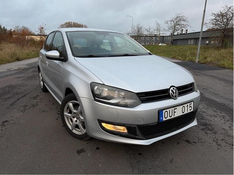 Silver Begagnad 2010 VW Polo Halvkombi | 35 990 kr (Marknadspris) - Bild 1/4