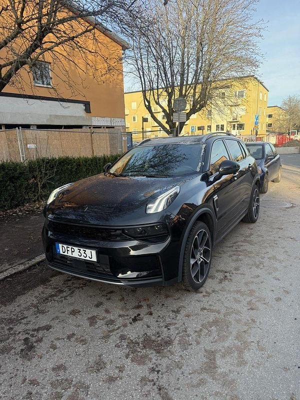 Svart Begagnad 2021 Lynk & Co 01 SUV | 269 000 kr (Marknadspris) - Bild 1/2