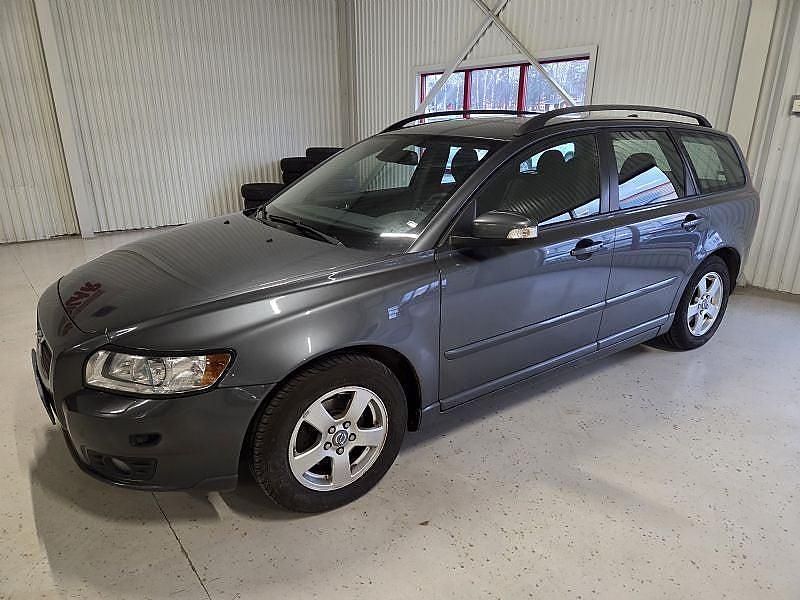 Grå Begagnad 2008 Volvo V50 Momentum Kombi | 13 000 kr (Superpris) - Bild 1/4