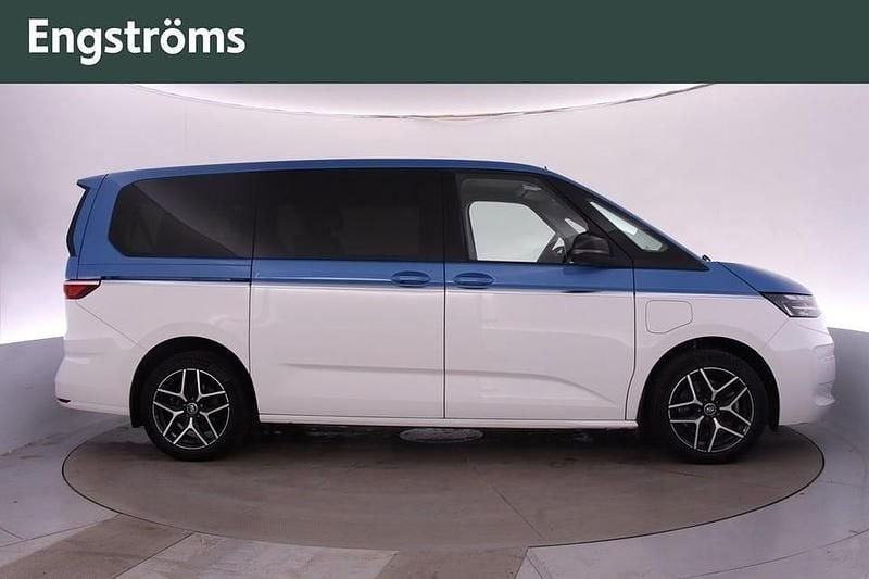 Begagnad VW Multivan 150 HK (110 kW) 2024 Blå Van