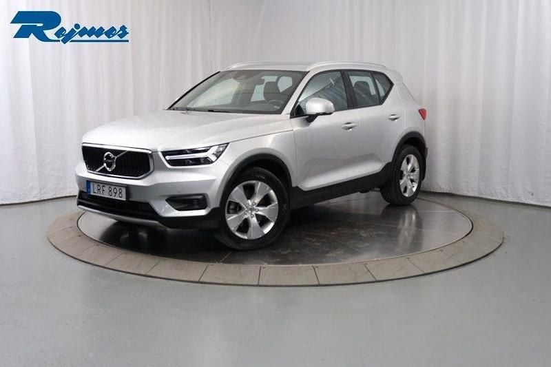 Silver Begagnad 2018 Volvo XC40 Momentum SUV | 319 900 kr (Marknadspris) - Bild 1/4