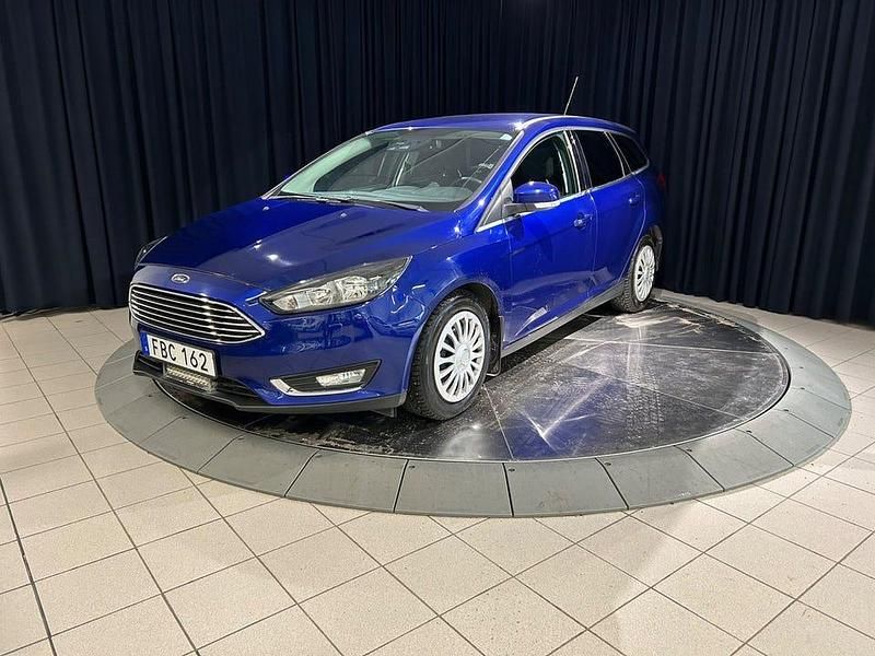 Blå Begagnad 2016 Ford Focus Titanium Kombi | 99 000 kr (Dyr) - Bild 1/4