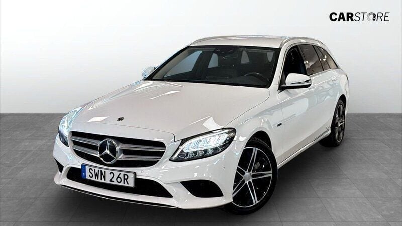 Vit (white) Begagnad 2021 Mercedes C300e Kombi | 299 900 kr (Bra pris) - Bild 1/4