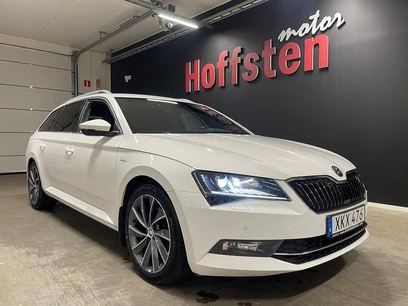 Vit Begagnad 2018 Skoda Superb Business Line Kombi | 259 898 kr (Marknadspris) - Bild 1/4