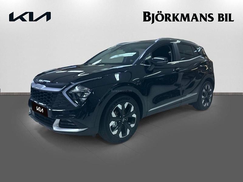 Grå (/h8g/ dark penta metal m) Ny 2024 Kia Sportage 2 SUV | 408 384 kr (Bra pris) - Bild 1/4
