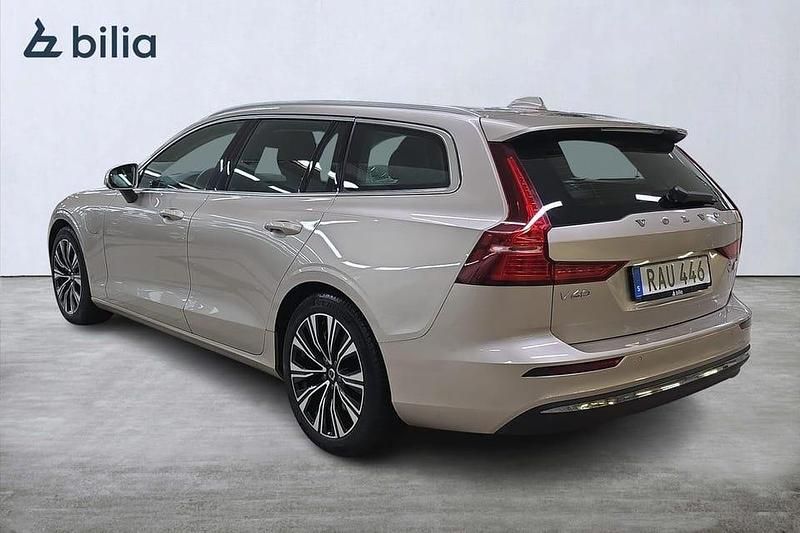 Begagnad Volvo V60 Core 355 HK (261 kW) 2024 Grå Kombi