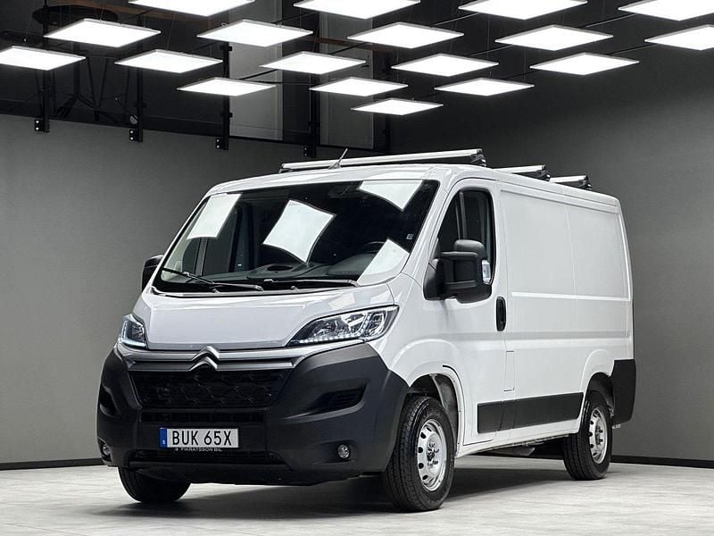 Vit Begagnad 2023 Citroën Jumper Minibuss | 279 900 kr (Lite dyr) - Bild 1/3