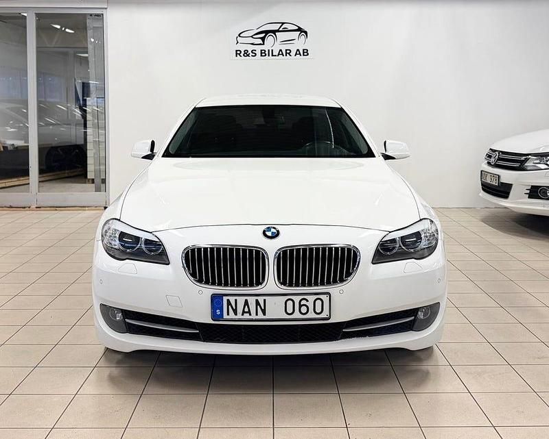 Begagnad BMW 520 184 HK (135 kW) 2013 Vit Sedan