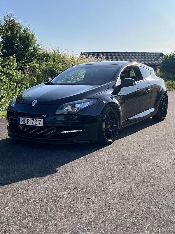 Svart Begagnad 2013 Renault Mégane Coupé R.S. Sportkupé | 220 000 kr - Bild 1/4