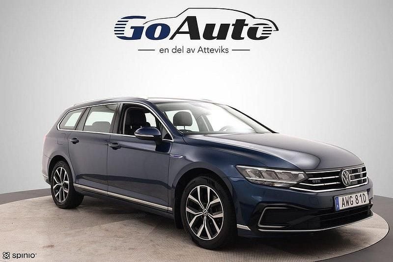Blå Begagnad 2022 VW Passat GTE Kombi | 279 500 kr (Marknadspris) - Bild 1/4