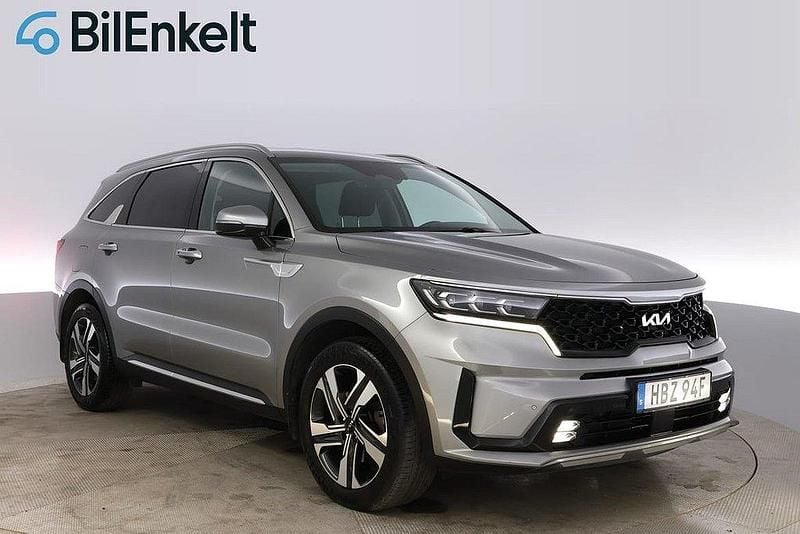Grå Begagnad 2022 Kia Sorento SUV | 459 900 kr (Marknadspris) - Bild 1/4