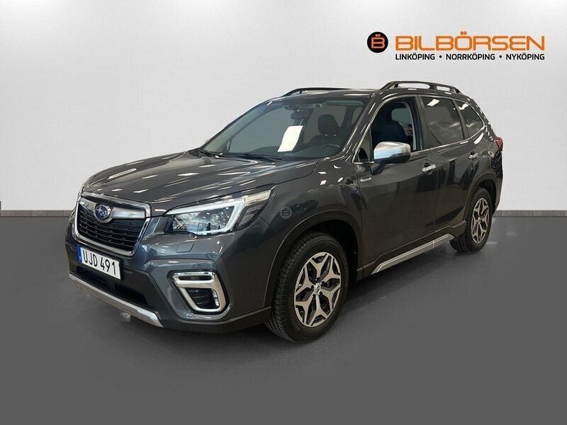 Grå Begagnad 2020 Subaru Forester SUV | 289 900 kr (Lite dyr) - Bild 1/4