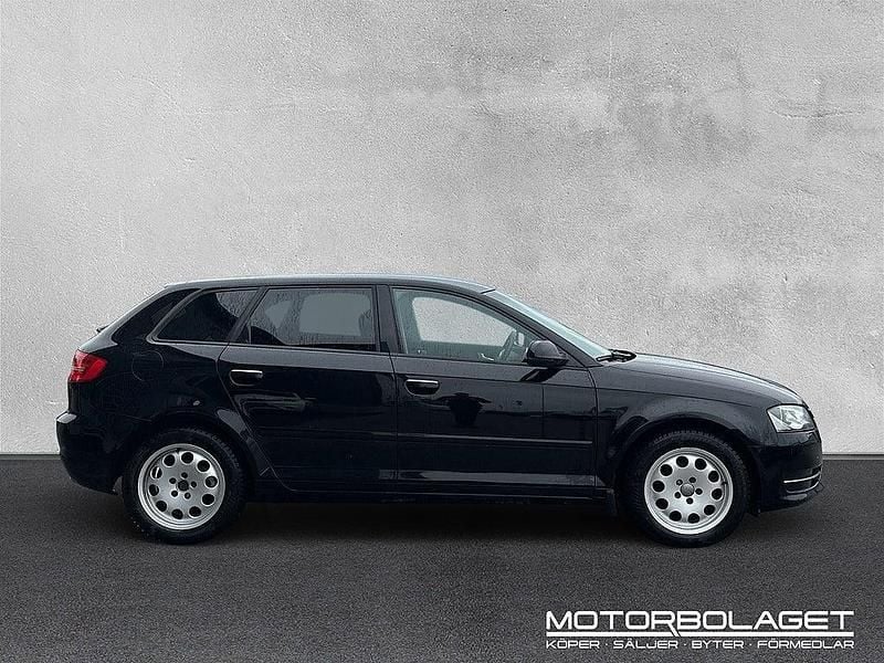 Begagnad Audi A3 Sportback Attraction 105 HK (77 kW) 2012 Svart Halvkombi