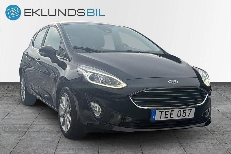Begagnad Ford Fiesta Titanium 101 HK (74 kW) 2018 Svart Halvkombi