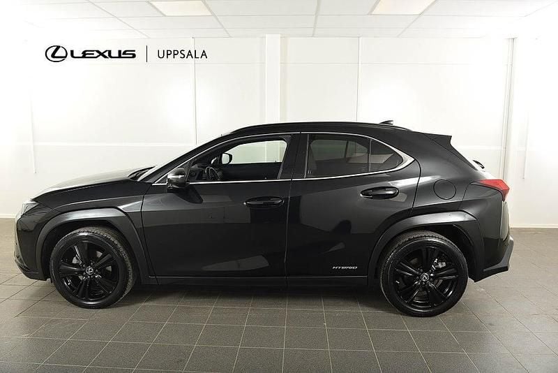 Begagnad Lexus UX 250h Sport Line 152 HK (111 kW) 2022 Svart SUV