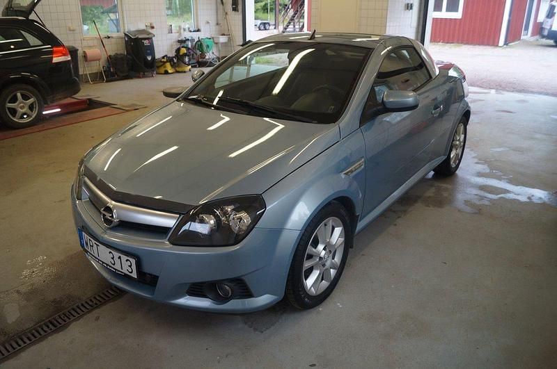 Begagnad Opel Tigra 126 HK (92 kW) 2005 Blå Cab