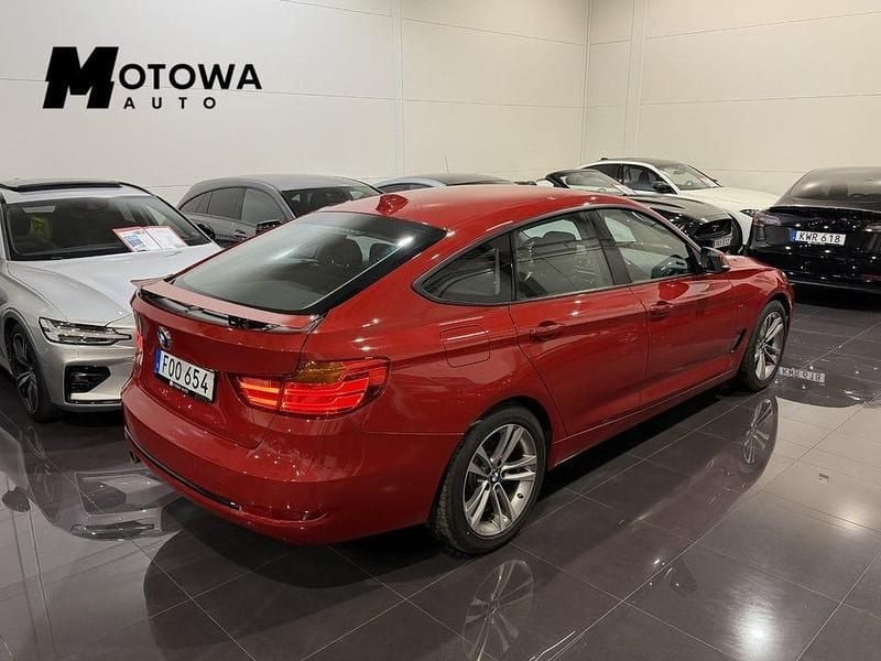 Begagnad BMW 320 Gran Turismo Sport Line 184 HK (135 kW) 2015 Röd Halvkombi
