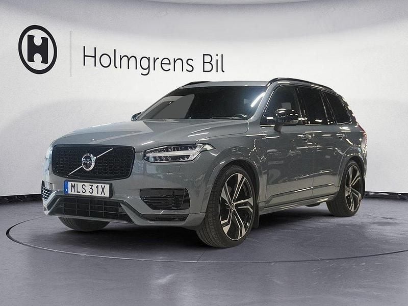 Grå Begagnad 2021 Volvo XC90 R-Design Pro SUV | 639 800 kr (Marknadspris) - Bild 1/4