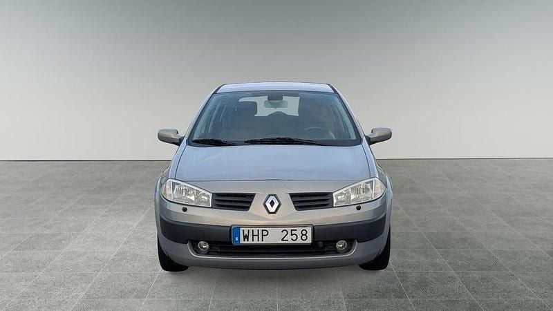 Begagnad Renault Mégane II 114 HK (83 kW) 2004 Ljusgrå (grå) Halvkombi