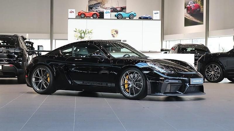 Svart Begagnad 2020 Porsche 718 Cayman GT4 Sportkupé | 1 149 000 kr - Bild 1/4