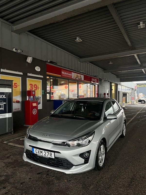 Begagnad 2022 Kia Rio Halvkombi | 168 000 kr (Marknadspris) - Bild 1/4