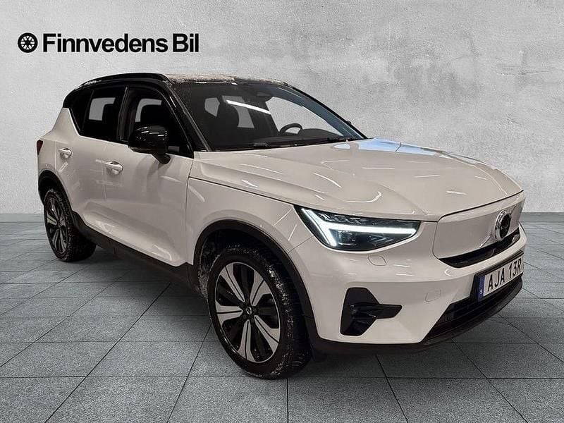 Vit Begagnad 2022 Volvo XC40 Plus SUV | 325 000 kr - Bild 1/4