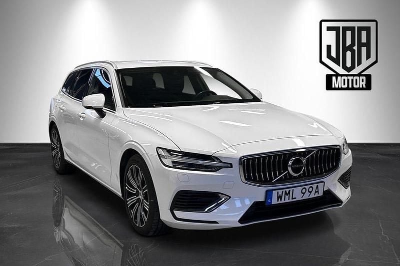 Vit Begagnad 2022 Volvo V60 Kombi | 299 900 kr - Bild 1/4