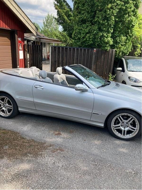 Silver Begagnad 2004 Mercedes CLK200 Avantgarde Cab | 200 000 kr - Bild 1/3
