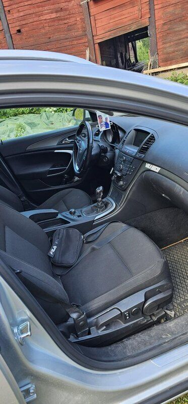 Grå Begagnad 2009 Opel Insignia Edition Kombi | 35 000 kr (Marknadspris) - Bild 1/4