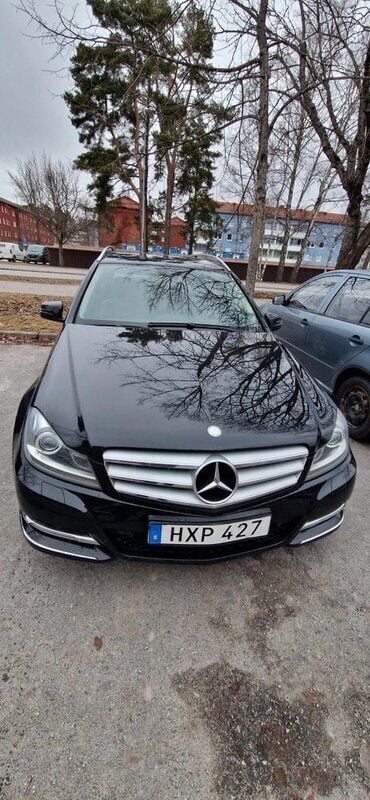 Svart Begagnad 2012 Mercedes C180 Kombi | 115 000 kr (Marknadspris) - Bild 1/3
