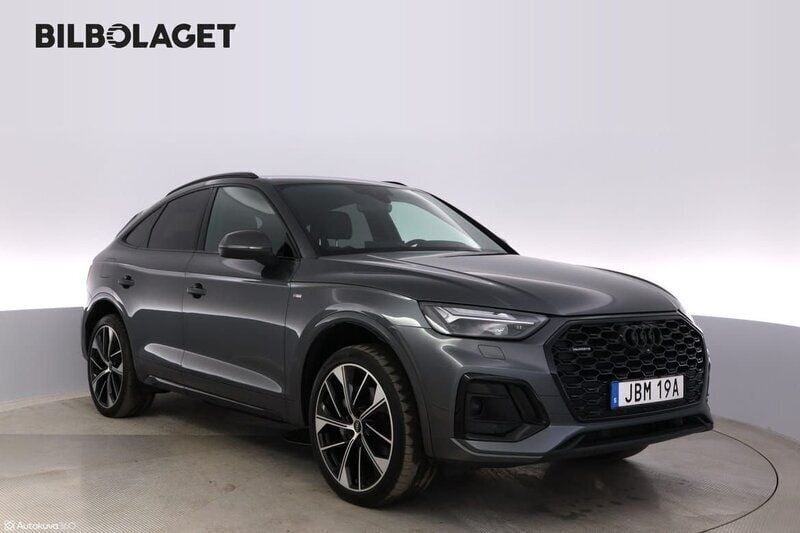 Grå Begagnad 2021 Audi Q5 Sportback S-Line SUV | 469 800 kr (Marknadspris) - Bild 1/4