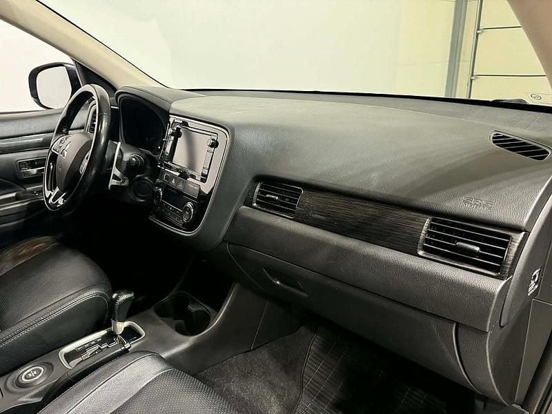 Begagnad Mitsubishi Outlander 150 HK (110 kW) 2016 Brun SUV