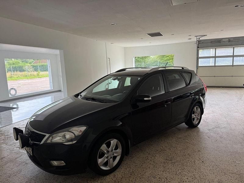 Svart Begagnad 2010 Kia Ceed Sportswagon Kombi | 39 900 kr (Marknadspris) - Bild 1/4