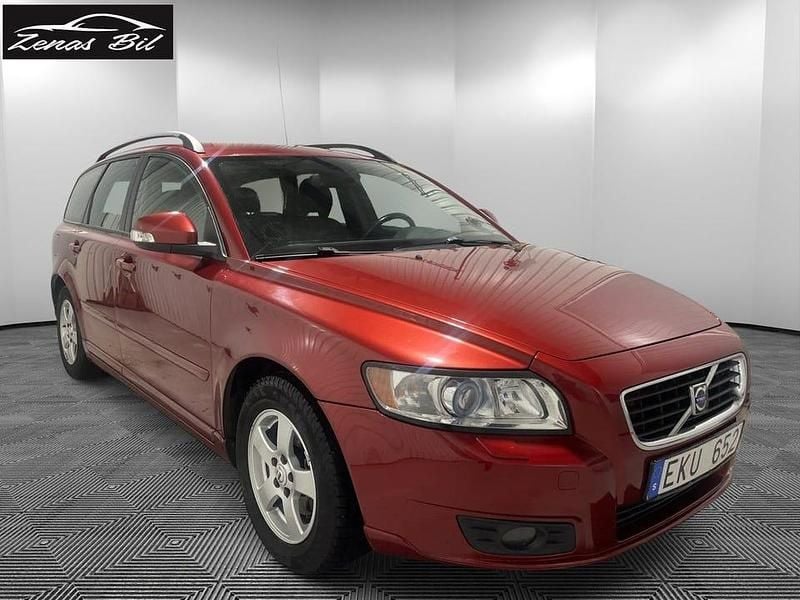 Begagnad Volvo V50 Momentum 125 HK (91 kW) 2009 Röd Kombi
