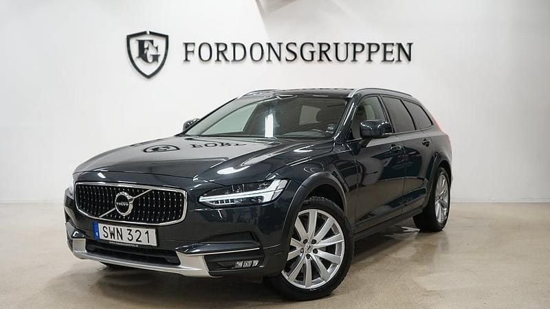 Grå Begagnad 2018 Volvo V90 CC Pro Kombi | 274 800 kr (Bra pris) - Bild 1/4