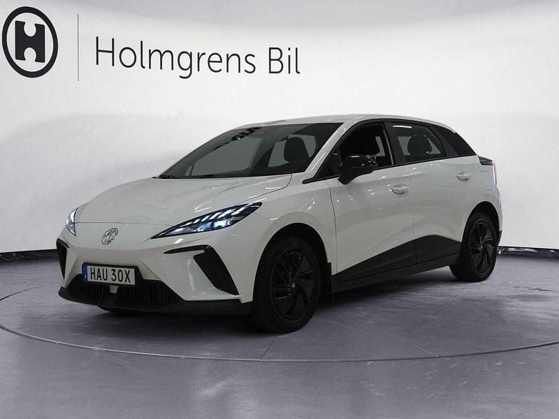 Vit Begagnad 2023 MG MG4 EV Halvkombi | 229 900 kr (Marknadspris) - Bild 1/4