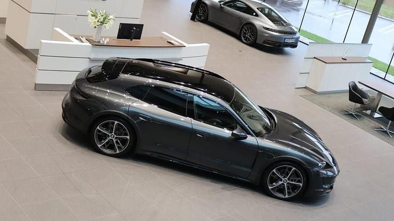 Begagnad Porsche Taycan Cross Turismo 319 kW (435 HK) 2023 Grå Sedan