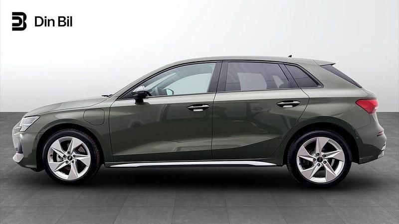 Begagnad Audi A3 Premium 150 HK (110 kW) 2025 Distriktgrön metallic Halvkombi