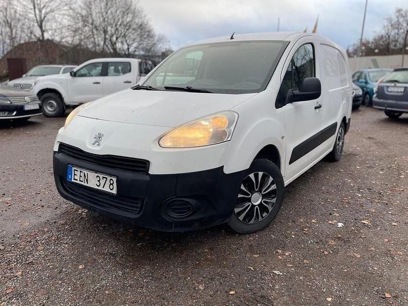 Vit Begagnad 2012 Peugeot Partner Minibuss | 43 000 kr (Marknadspris) - Bild 1/4