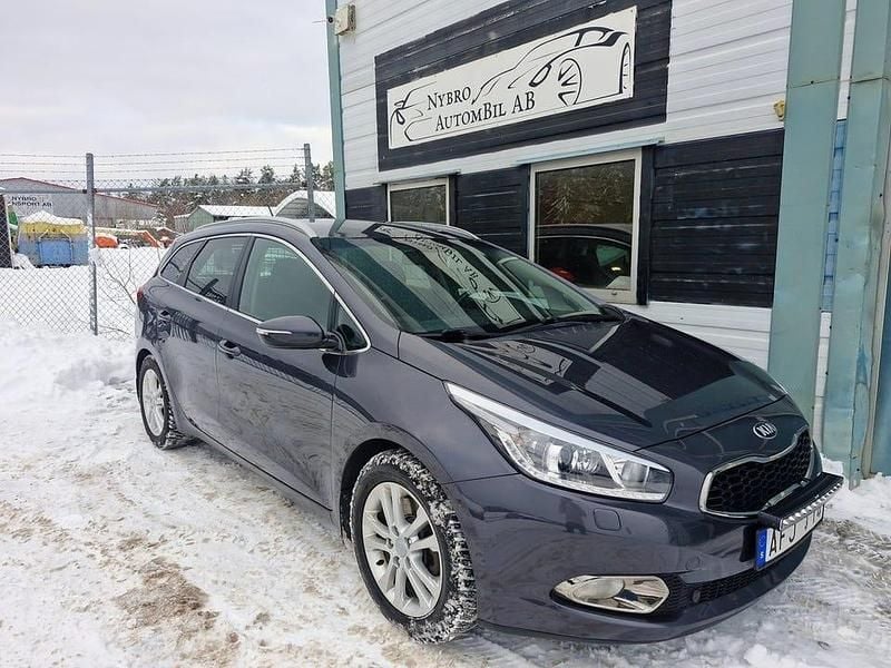 Grå Begagnad 2013 Kia Ceed Sportswagon Comfort Kombi | 79 900 kr (Marknadspris) - Bild 1/4