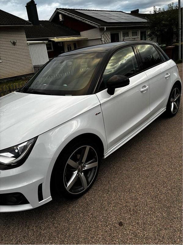 Vit Begagnad 2014 Audi A1 Sportback Sport Halvkombi | 89 000 kr (Bra pris) - Bild 1/4