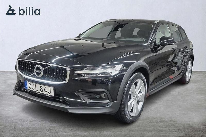 Svart Begagnad 2019 Volvo V60 CC SE Kombi | 319 000 kr (Marknadspris) - Bild 1/3